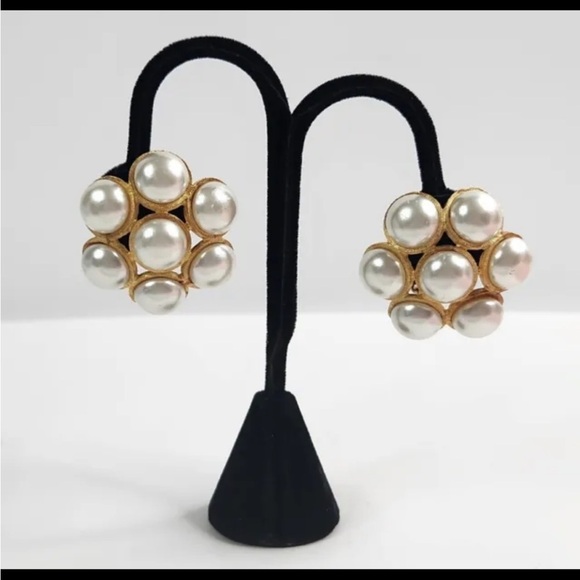 VINTAGE Givenchy Gold Tone Faux Pearl Flower Cluster Clip on Earrings - Picture 7 of 10